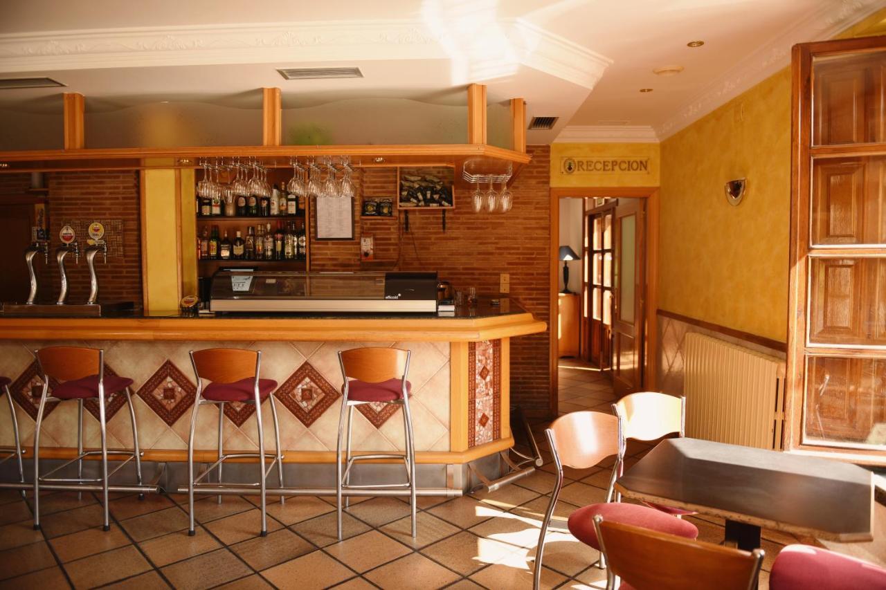 Hostal San Martin モリーノス・デ・ドゥエロ エクステリア 写真